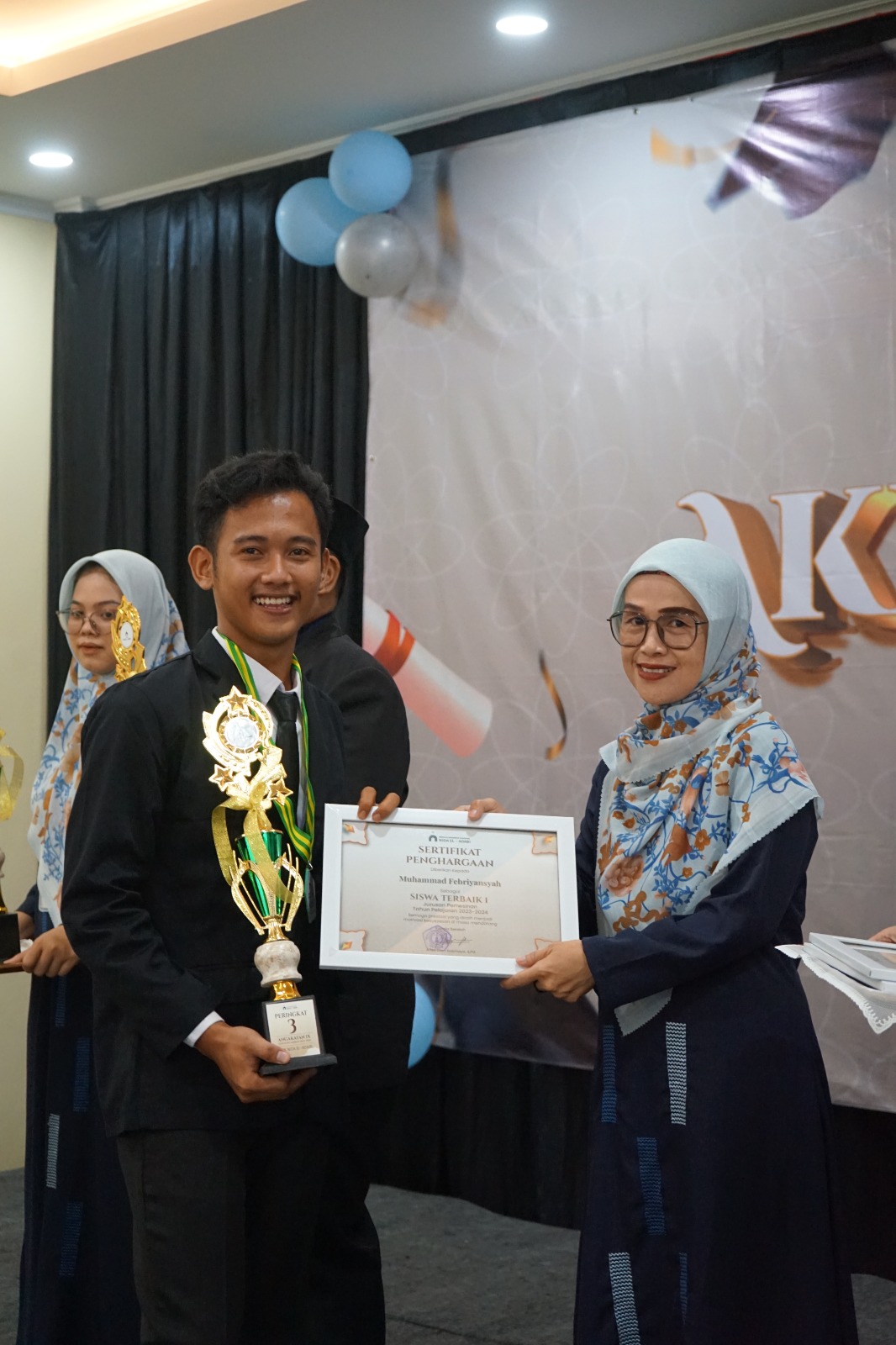Wisuda & sertifikasi